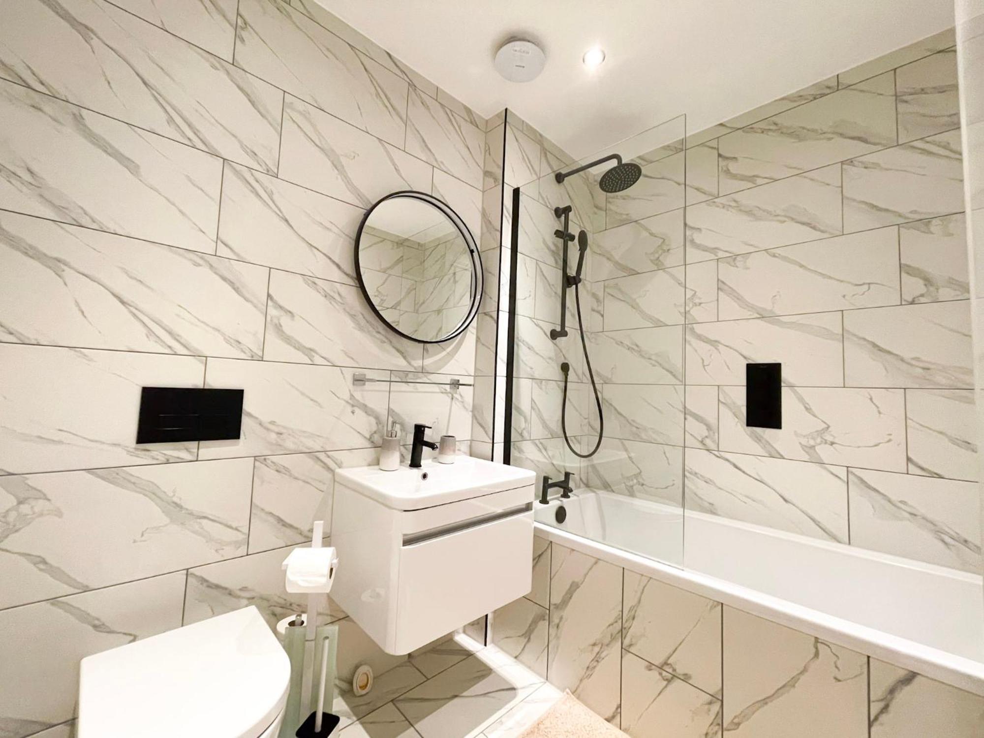 Stylish One Bed Flat In Paddington Pool And Gym Next Door Free Secure Underground Parking Nearby Apartament Londra